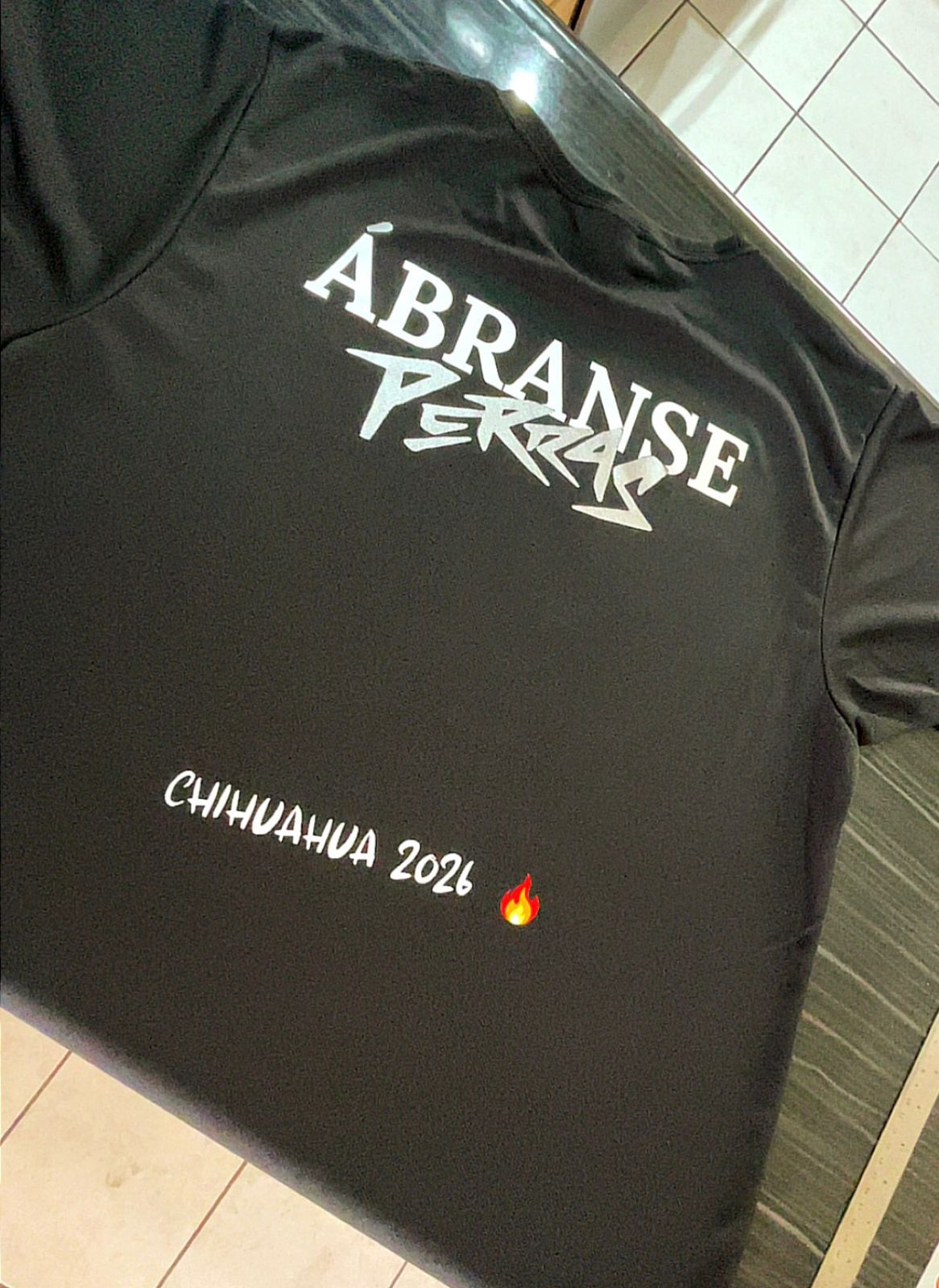 Playera negra personalizada